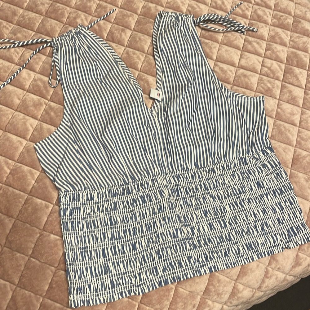 Old Navy v-neck tie shoulder tank size medium